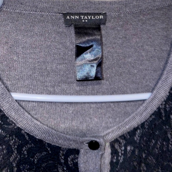 EUC ANN TAYLOR Factory Lace-Front Long-Sleeve 2-Tone Buttoned Cardigan Sweater - Picture 3 of 4